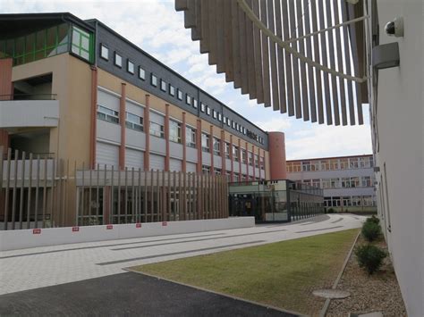 st pierre chanel thionville|Présentation Lycée et Collège Saint Pierre Chanel Thionville.